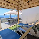 ヴィラ Celeste, Private Pool With Sea View, 15pers *