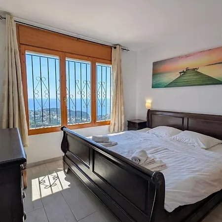 Celeste, Private Pool With Sea View, 15pers Villa Lloret de Mar