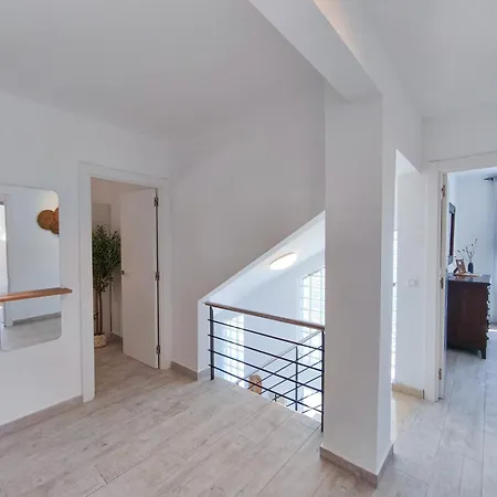 Вилла Celeste, Private Pool With Sea View, 15pers