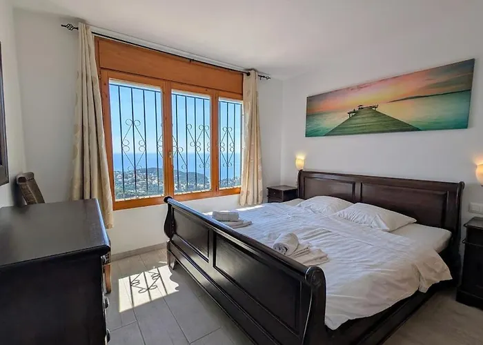 Celeste, Private Pool With Sea View, 15pers Vila Lloret de Mar
