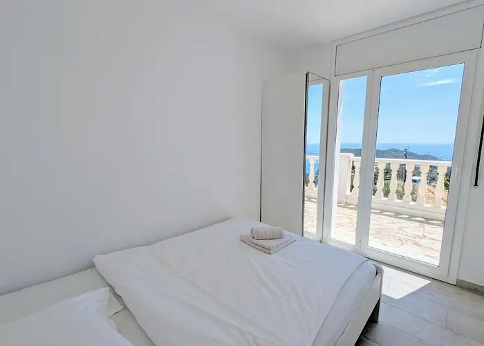Celeste, Private Pool With Sea View, 15pers Vila *