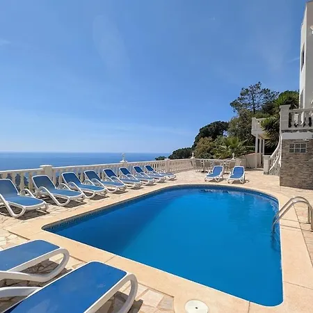 Celeste, Private Pool With Sea View, 15pers فيلة *